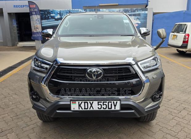 Toyota Hilux Revo Double Cab Deisel 2.4 RWD 2021 Brown