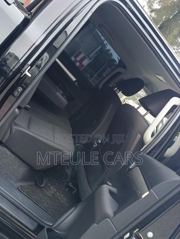Toyota Hilux 2021 Black