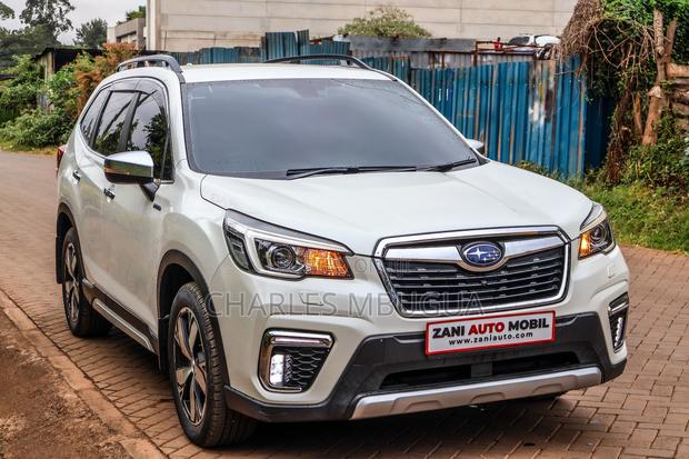 Subaru Forester Premium AWD 2020 White