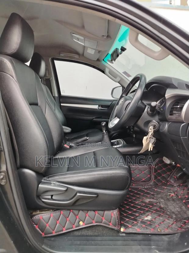 Toyota Hilux 2019 Black