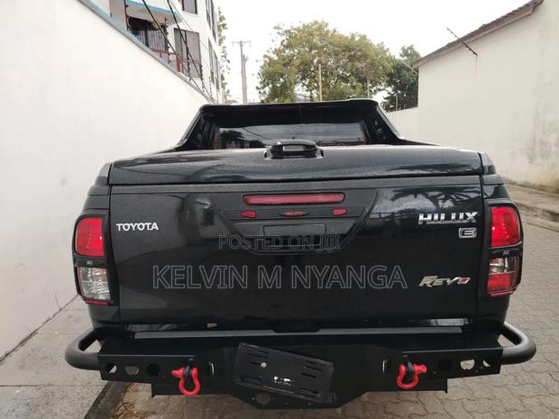 Toyota Hilux 2019 Black