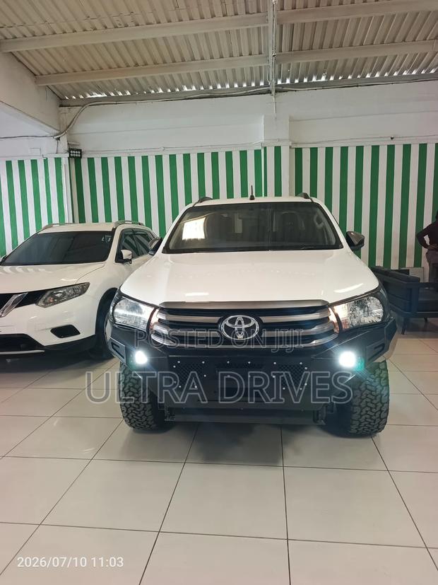 Toyota Hilux 2019 White
