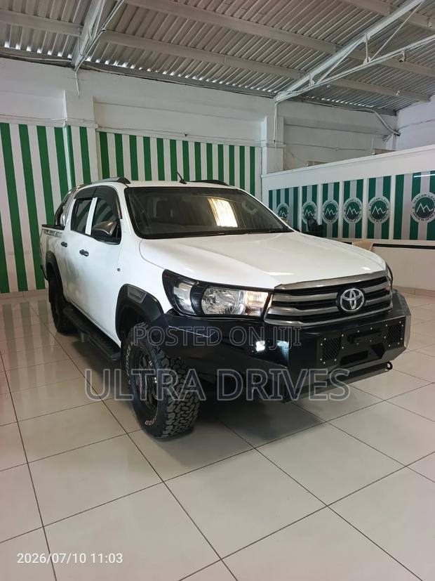 Toyota Hilux 2019 White
