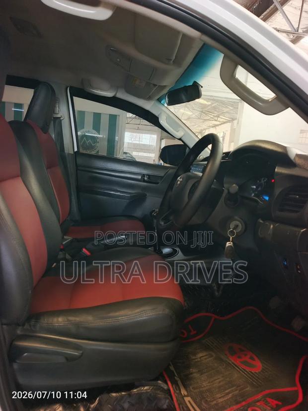 Toyota Hilux 2019 White