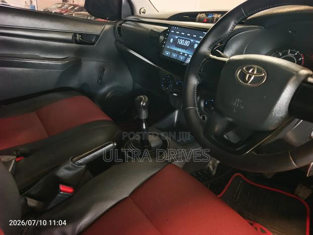 Toyota Hilux 2019 White