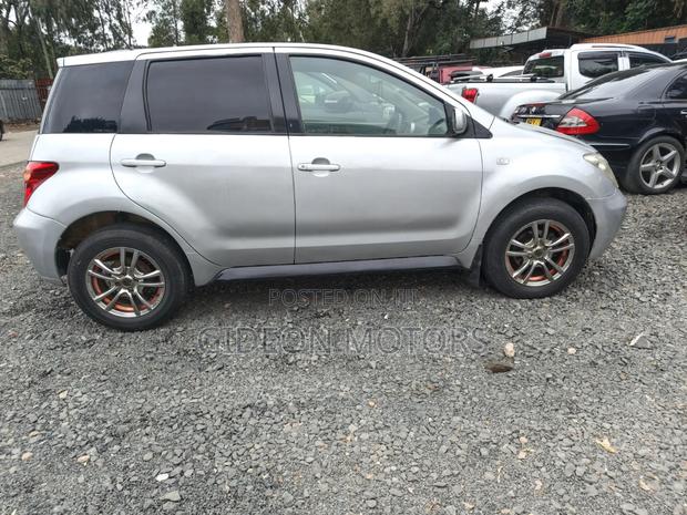 Toyota IST 2004 Silver