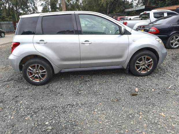 Toyota IST 2004 Silver