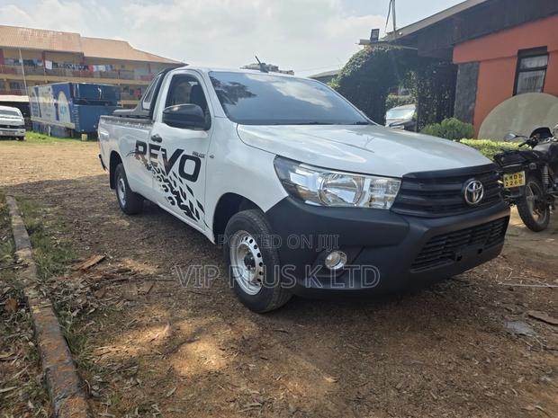 Toyota Hilux Revo Double Cab Deisel 2.4 RWD 2019 White