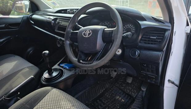 Toyota Hilux 2019 White