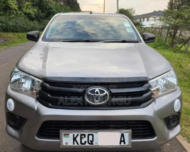 Toyota Hilux 2018 Silver