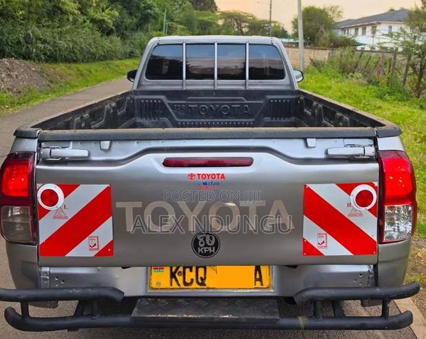 Toyota Hilux 2018 Silver