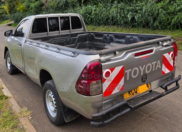 Toyota Hilux 2018 Silver