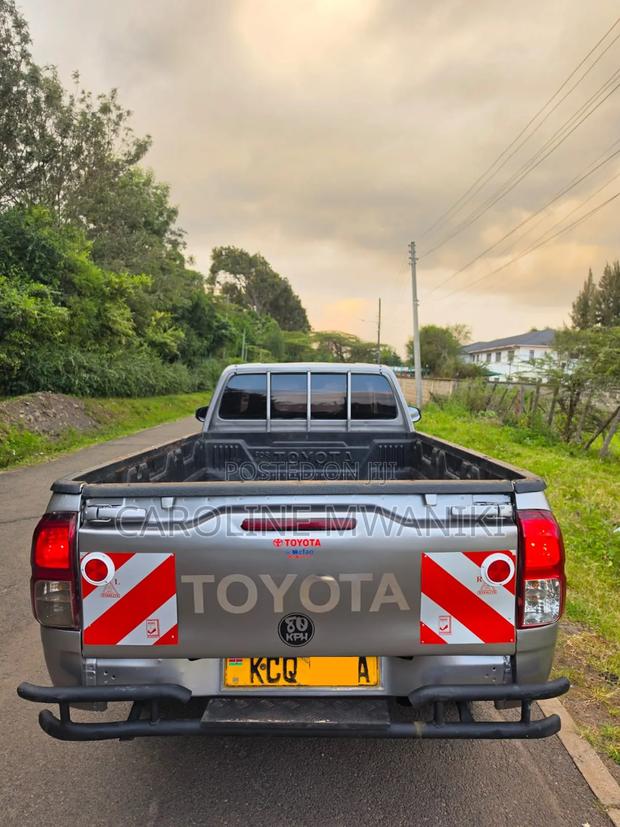 Toyota Hilux 2018 Silver
