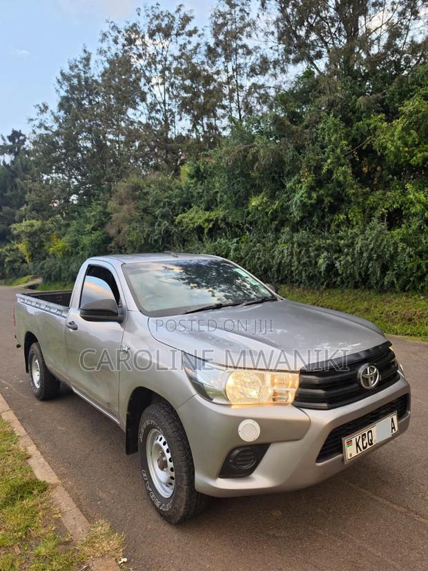 Toyota Hilux 2018 Silver