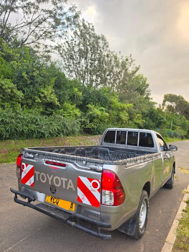 Toyota Hilux 2018 Silver