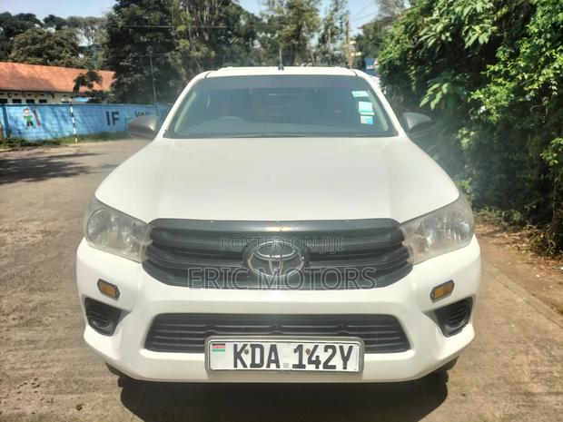 Toyota Hilux 2019 White