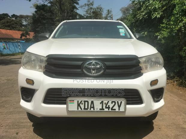 Toyota Hilux 2019 White