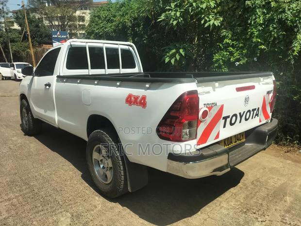 Toyota Hilux 2019 White