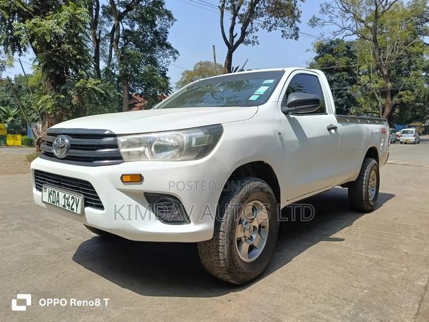 Toyota Hilux 2019 White