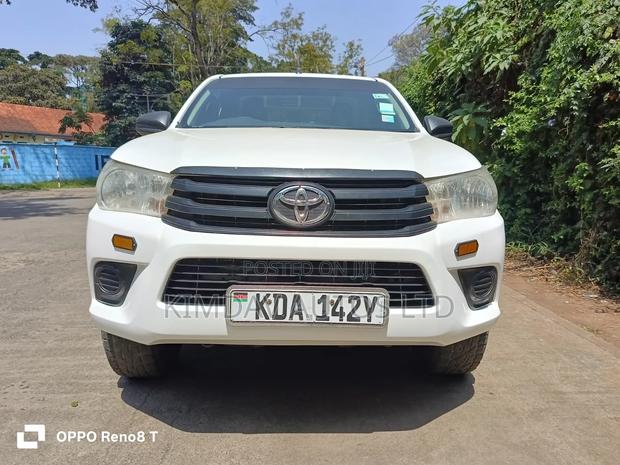 Toyota Hilux 2019 White