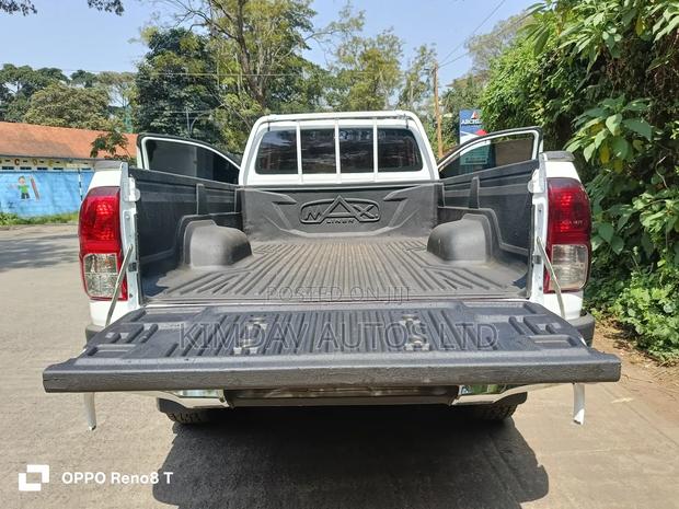 Toyota Hilux 2019 White
