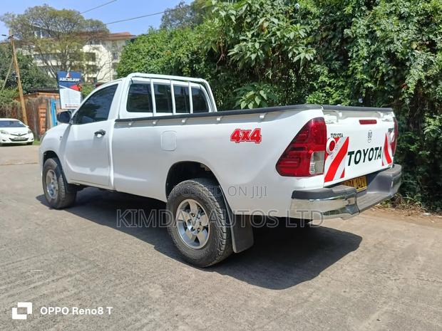 Toyota Hilux 2019 White