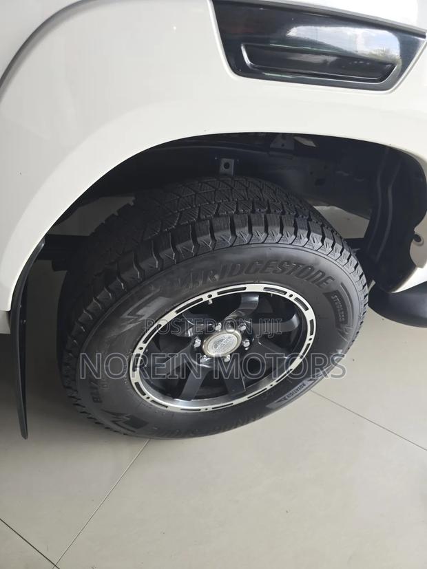 Toyota Hilux 2022 Off white
