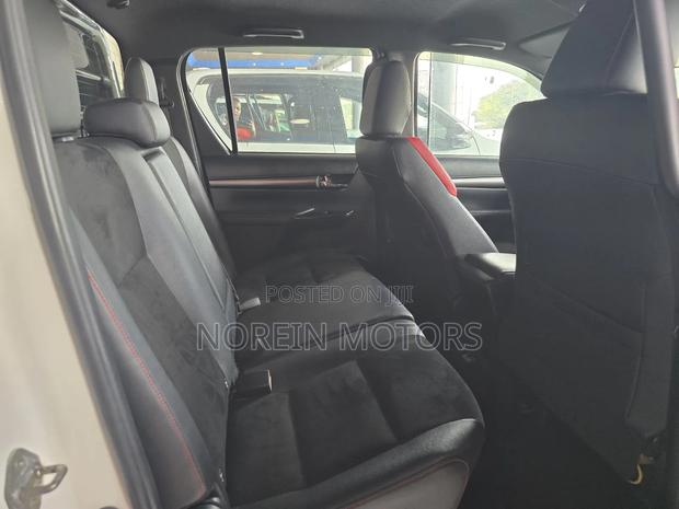 Toyota Hilux 2022 Off white