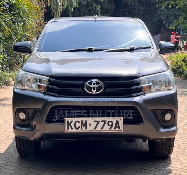 Toyota Hilux 2017 Gray