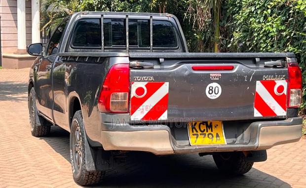 Toyota Hilux 2017 Gray