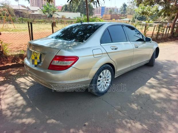 Mercedes-Benz C200 2011 Beige