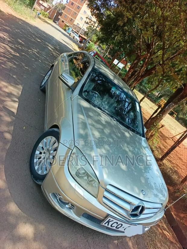 Mercedes-Benz C200 2011 Beige