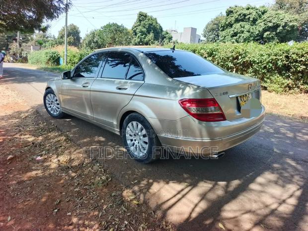Mercedes-Benz C200 2011 Beige
