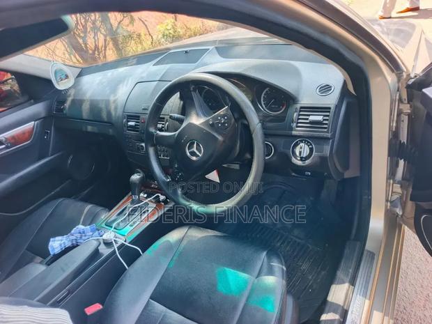 Mercedes-Benz C200 2011 Beige