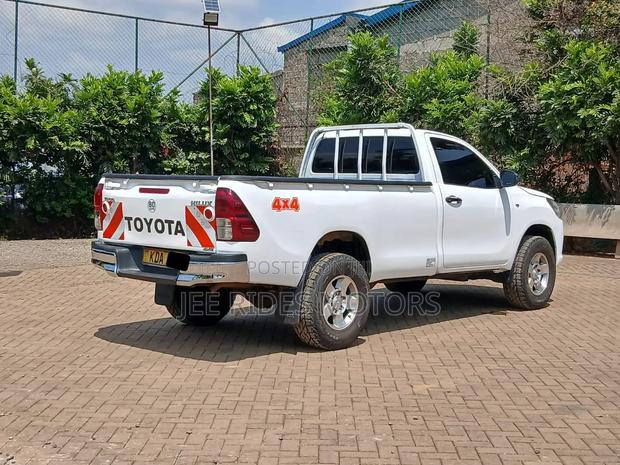 Toyota Hilux 2019 White