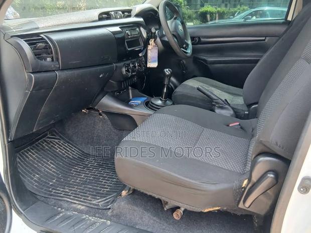 Toyota Hilux 2019 White