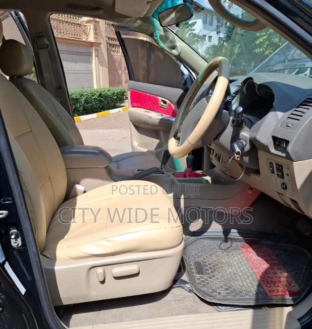 Toyota Hilux 2012 Black
