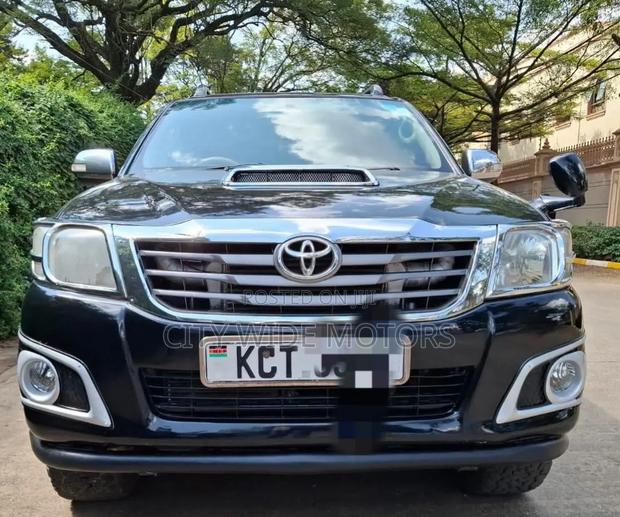 Toyota Hilux 2012 Black