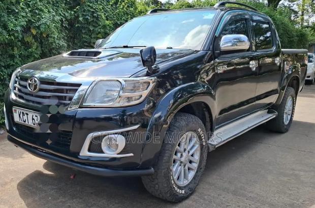 Toyota Hilux 2012 Black