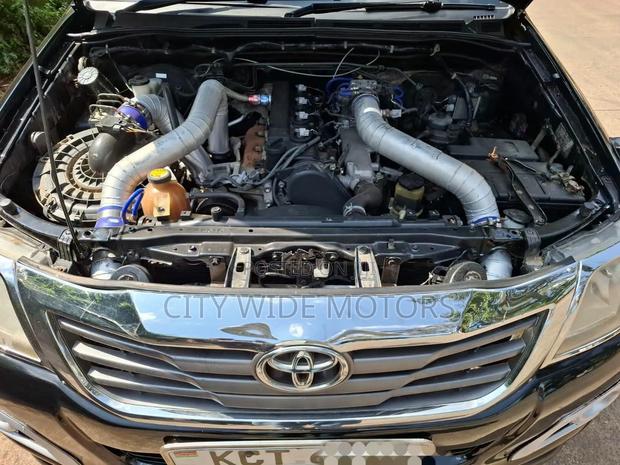 Toyota Hilux 2012 Black