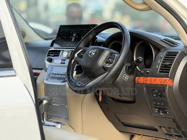 Toyota Land Cruiser 5.7 V8 2009 White