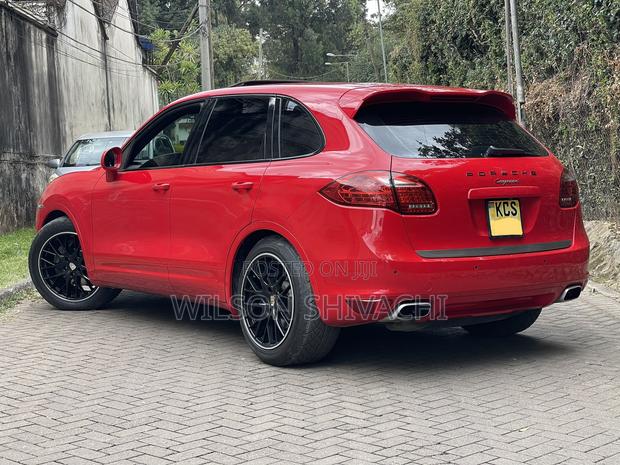 Porsche Cayenne 2011 Red