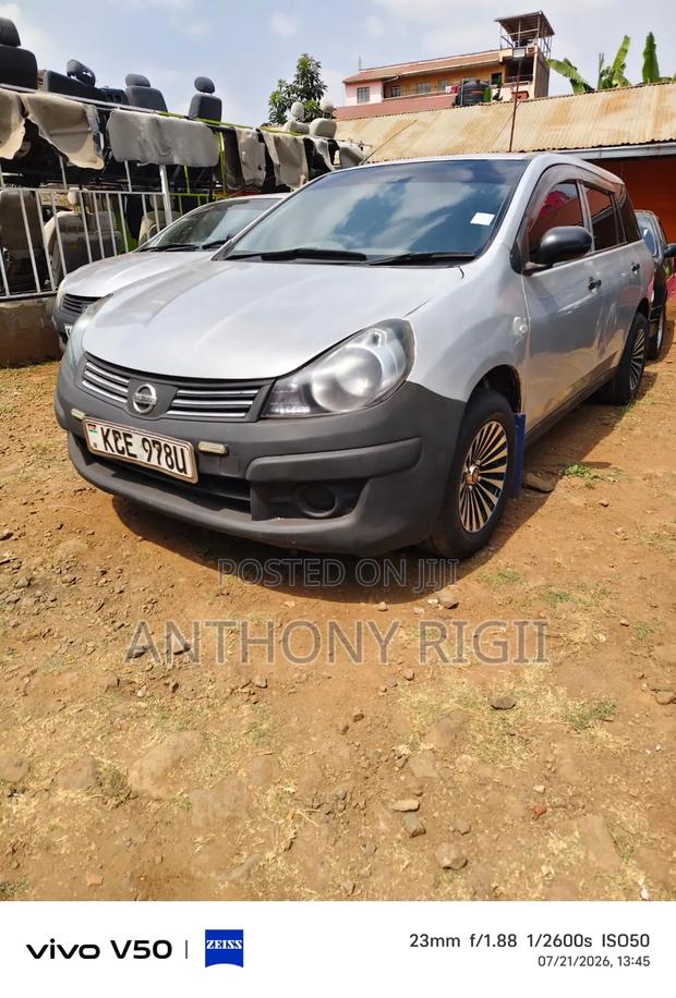 Nissan Advan 2010 Silver