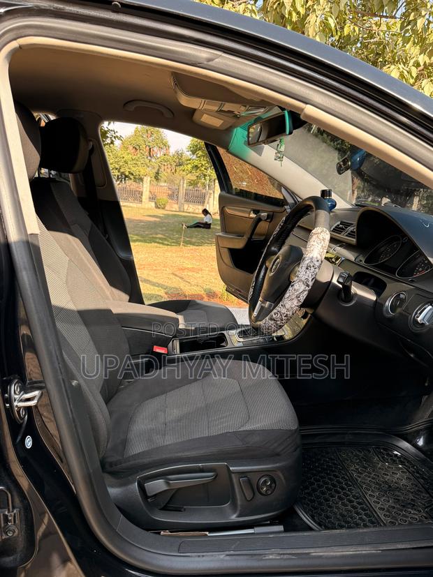 Volkswagen Passat 2011 Black