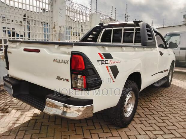 Toyota Hilux 2019 White