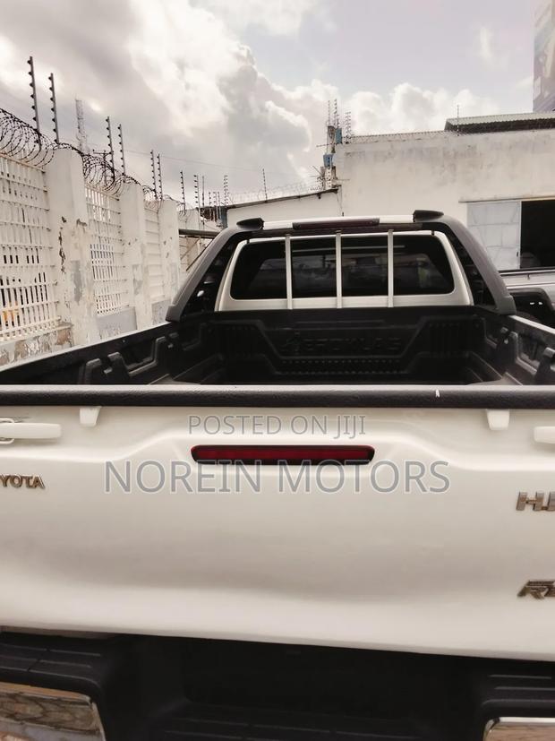 Toyota Hilux 2019 White