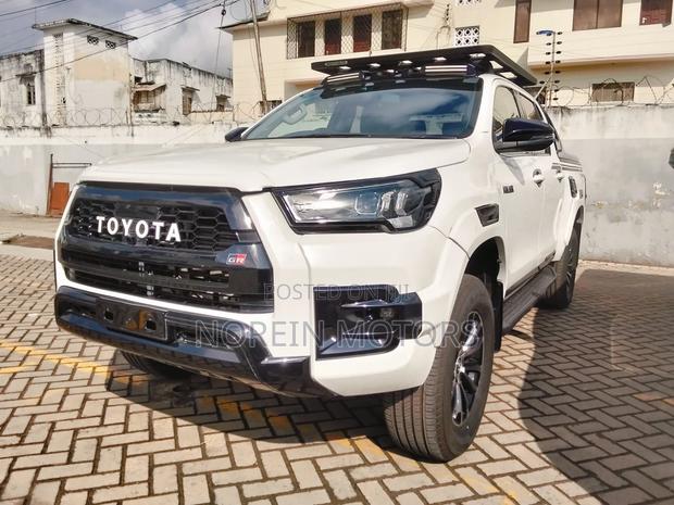 Toyota Hilux 2019 Pearl