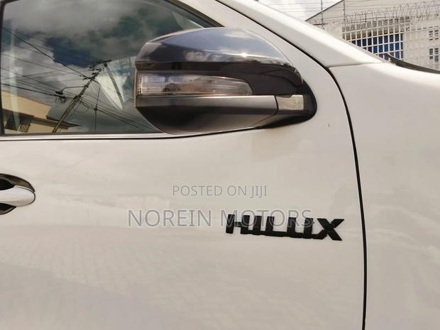 Toyota Hilux 2019 Pearl