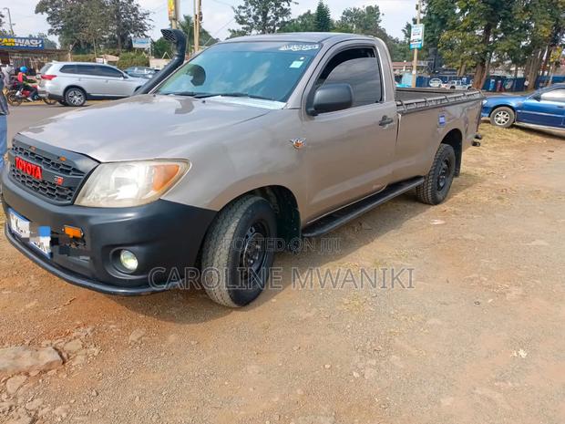 Toyota Hilux 2006 Brown