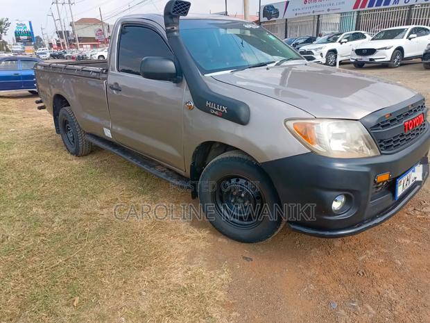 Toyota Hilux 2006 Brown